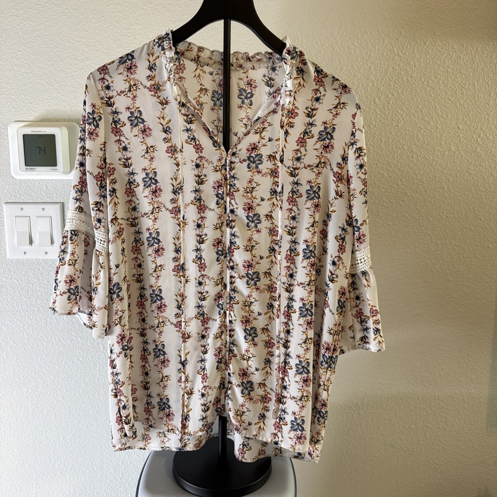 Pleione Women's Lightweight Blouse Floral Print Size Medium
